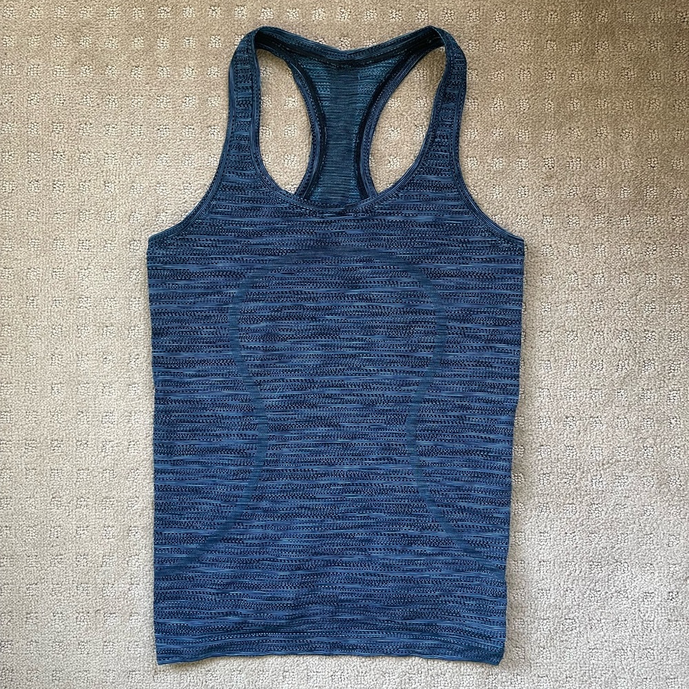 Lululemon size 6 tank.